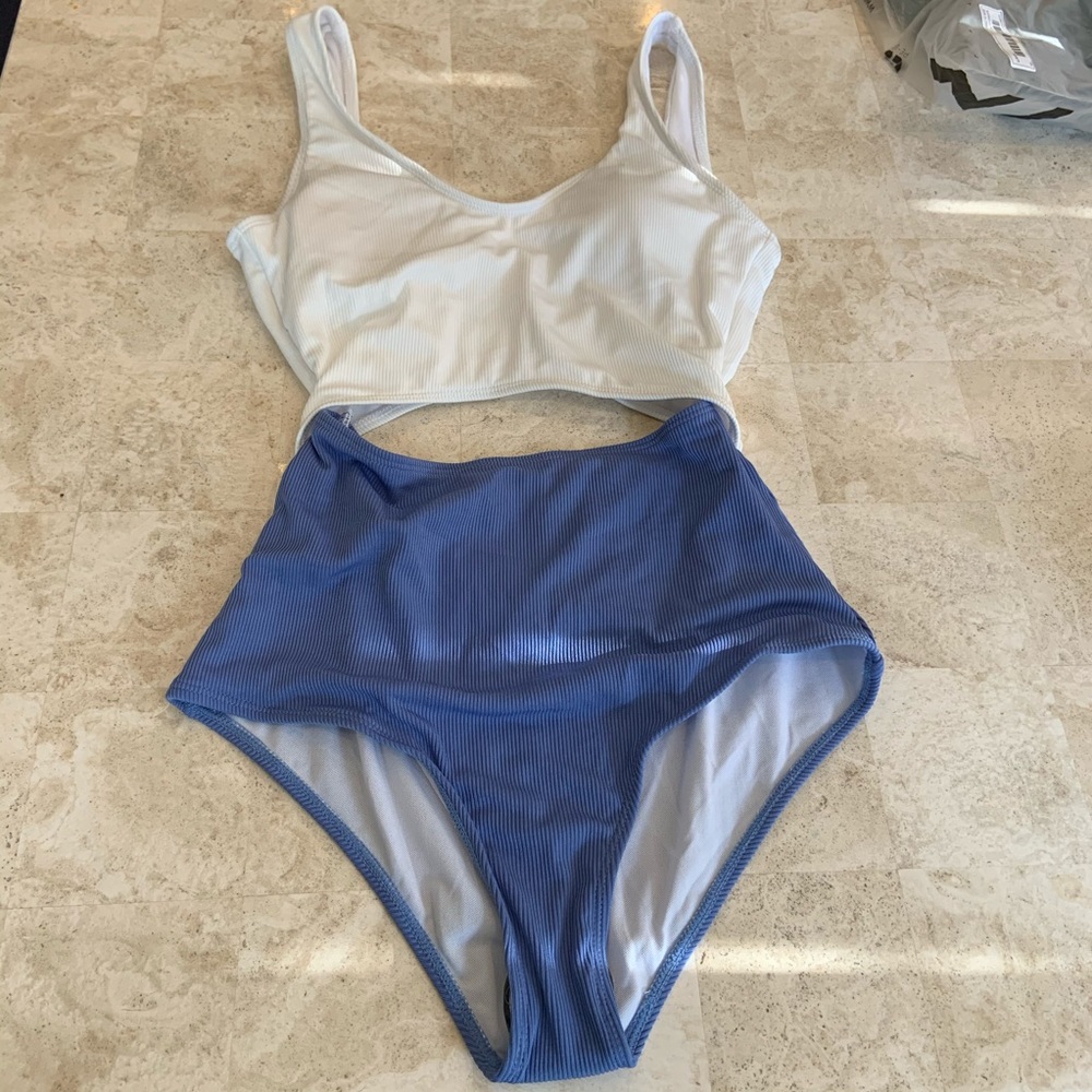 Shein Two tone cutout one piece swimsuit size s